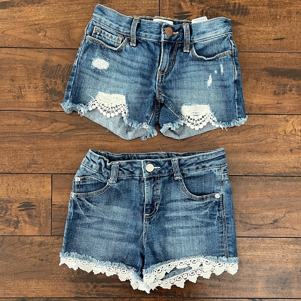 Girls size 6/6X denim shorts.